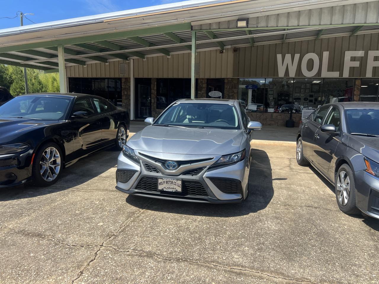 Toyota Camry Hybrid SE CVT (Natl) 2021