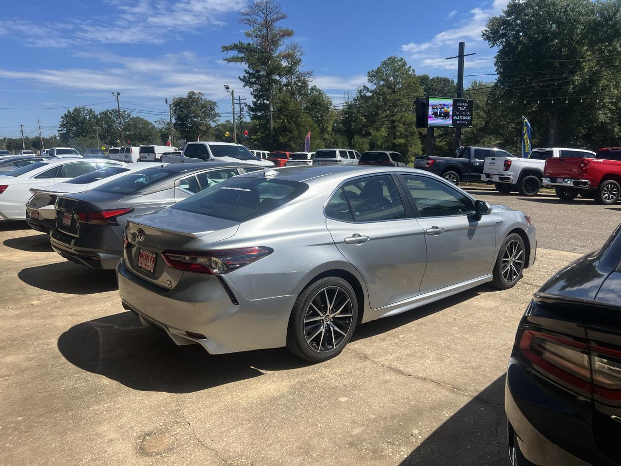 Toyota Camry Hybrid SE CVT (Natl) 2021