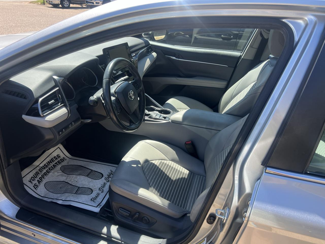 Toyota Camry Hybrid SE CVT (Natl) 2021