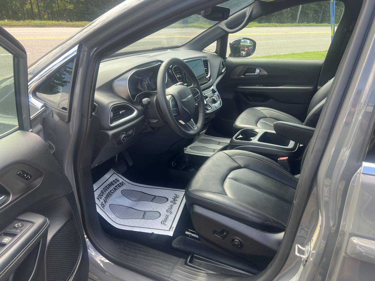 Chrysler Pacifica Select FWD 2025
