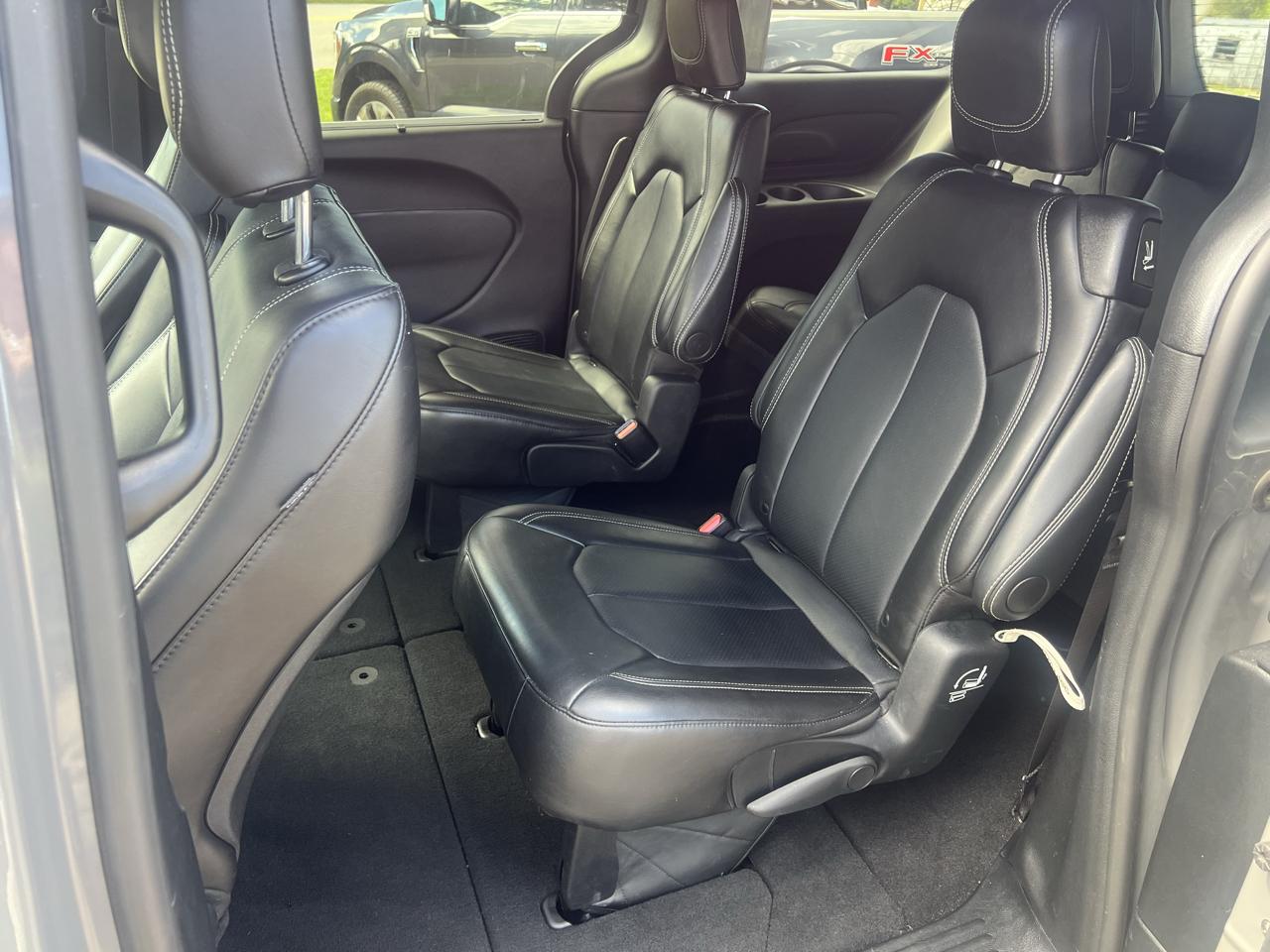 Chrysler Pacifica Select FWD 2025