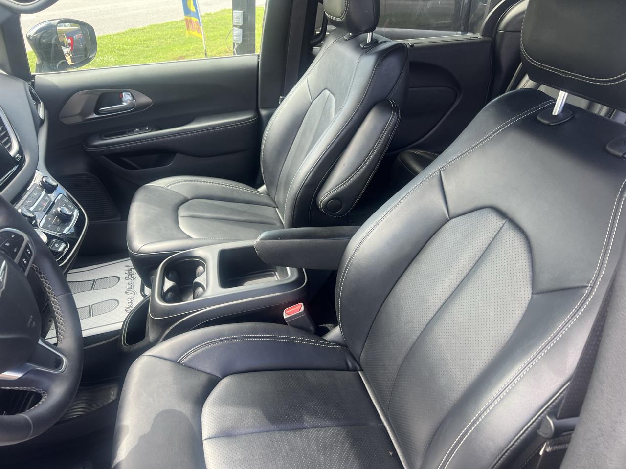 Chrysler Pacifica Select FWD 2025
