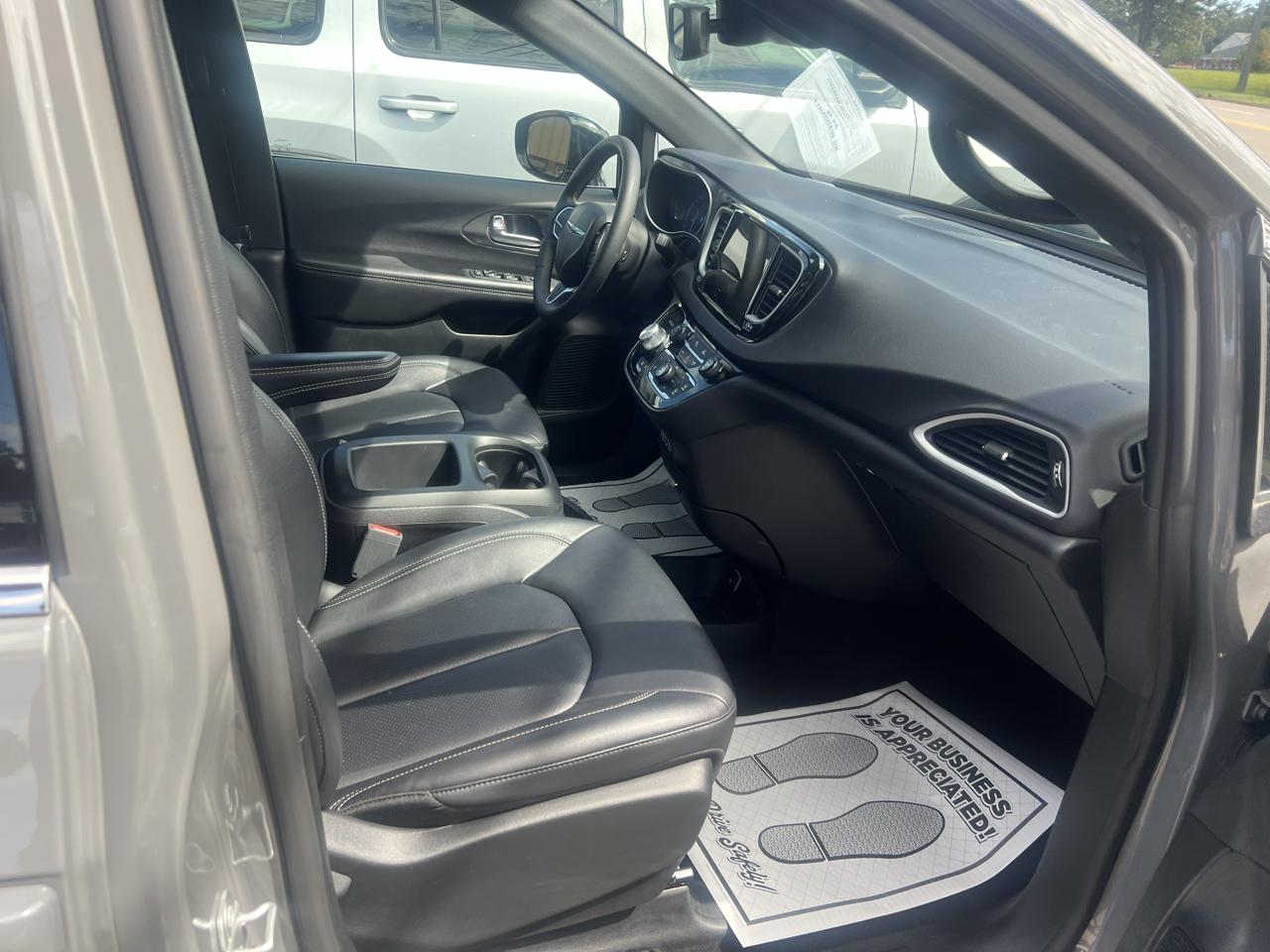 Chrysler Pacifica Select FWD 2025