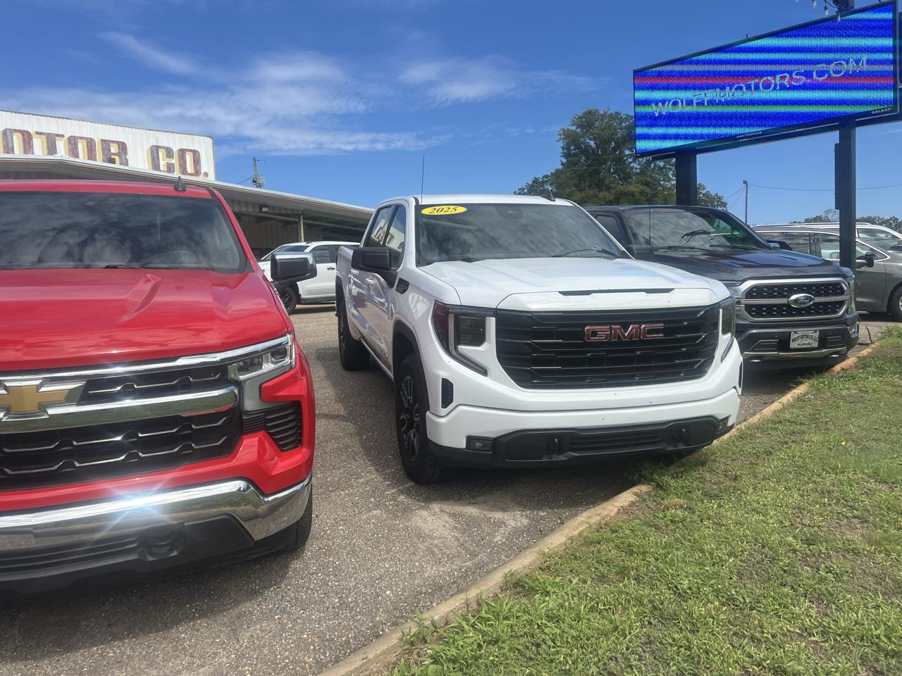 GMC Sierra 1500 4WD Crew Cab 147" Elevation w/3VL 2025