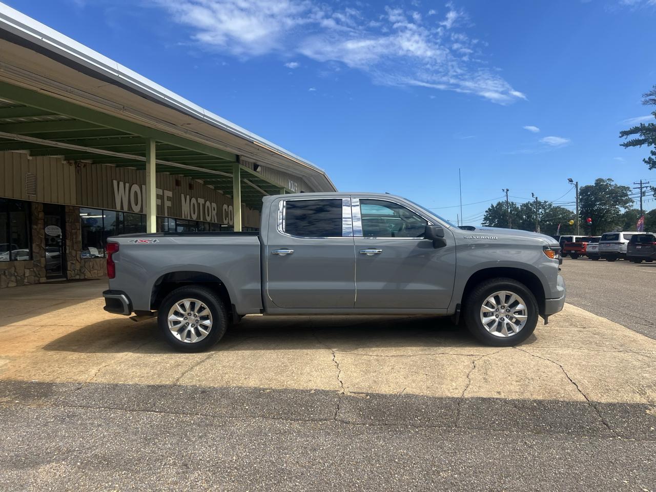 Chevrolet Silverado 1500 4WD Crew Cab 147" Custom 2025