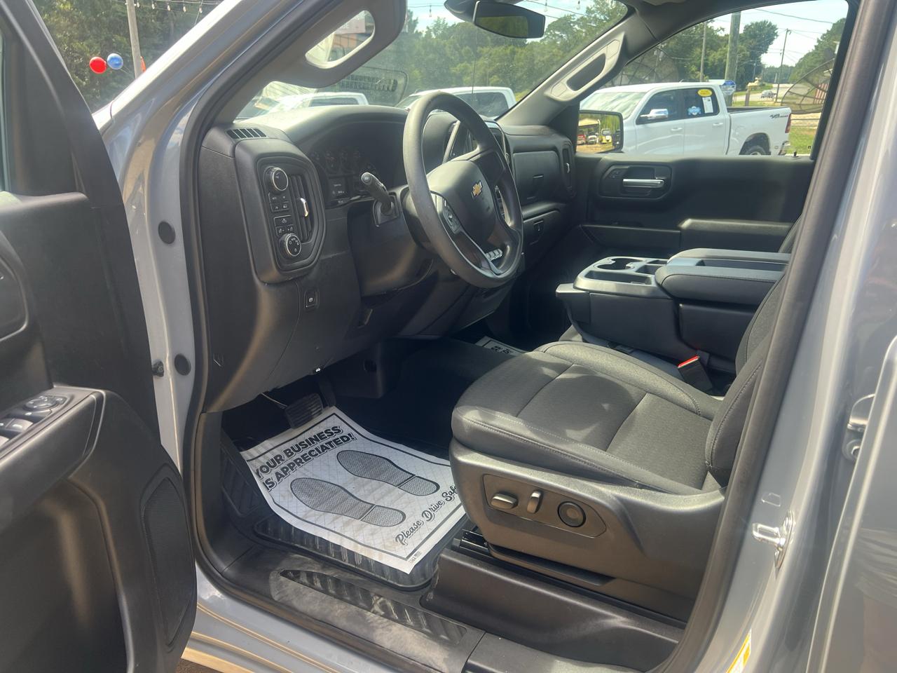 Chevrolet Silverado 1500 4WD Crew Cab 147" Custom 2025