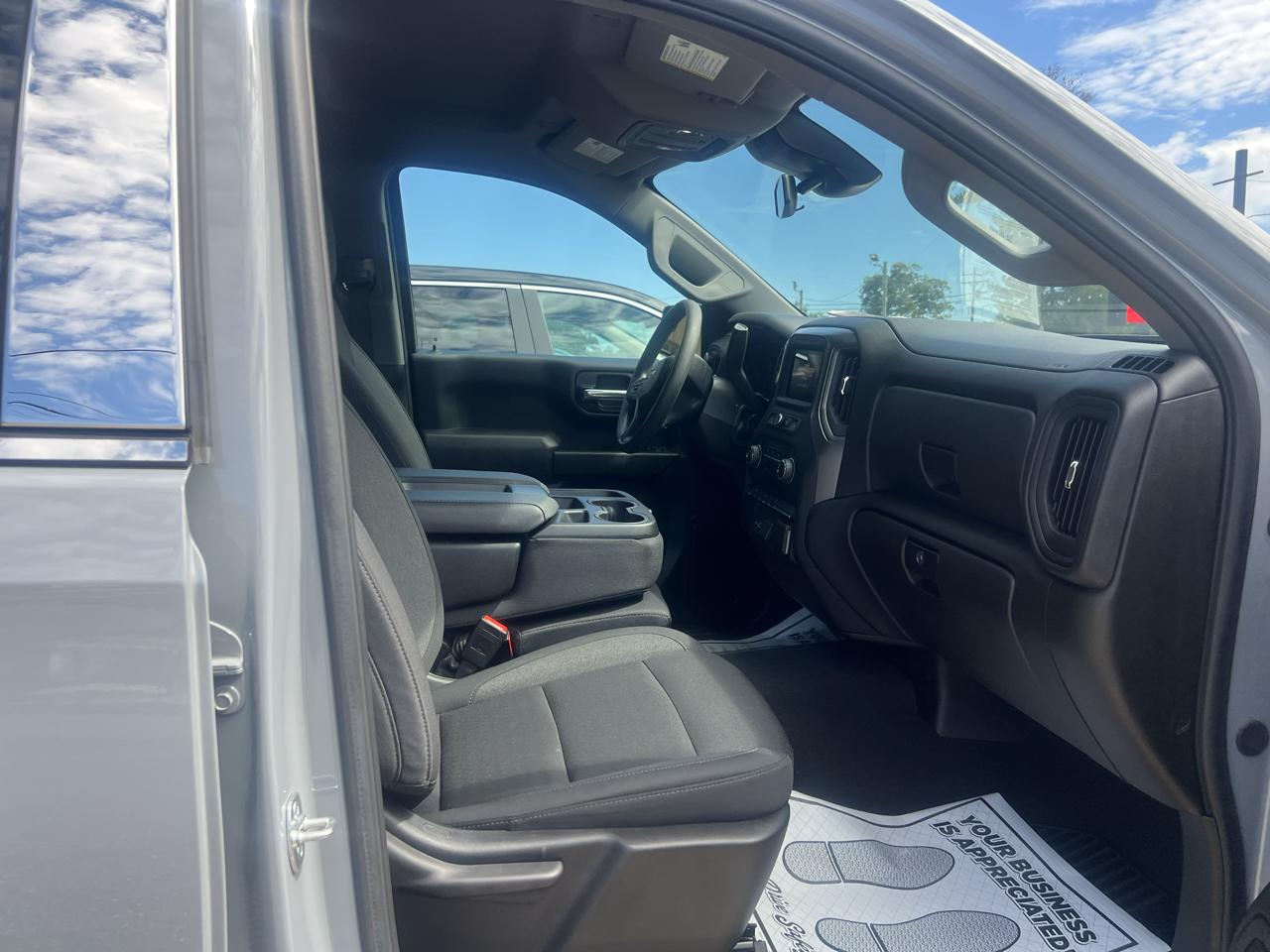 Chevrolet Silverado 1500 4WD Crew Cab 147" Custom 2025