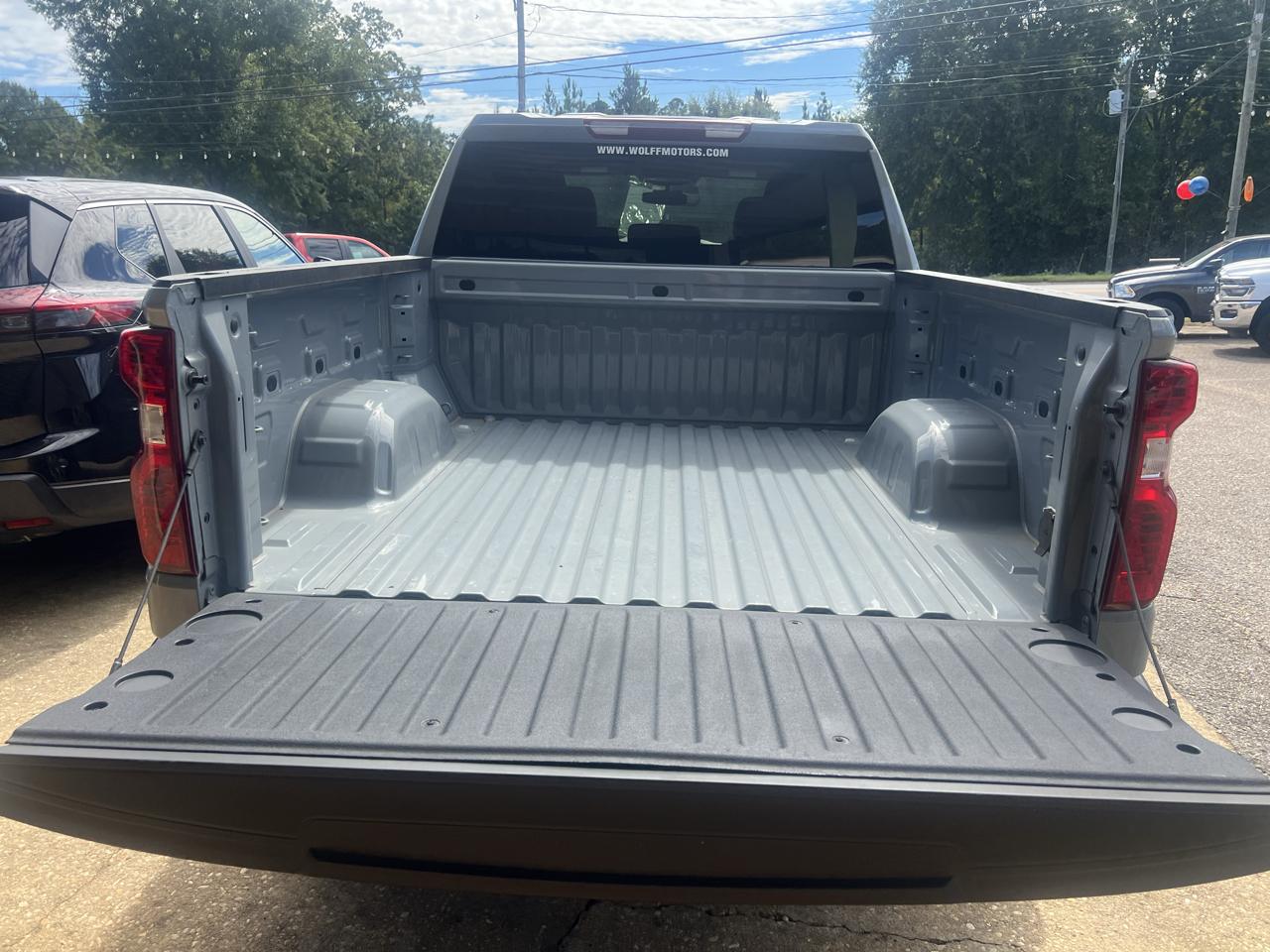 Chevrolet Silverado 1500 4WD Crew Cab 147" Custom 2025