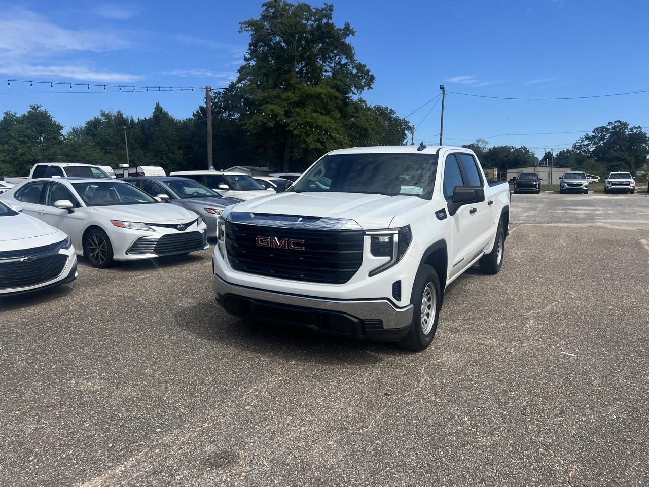 GMC Sierra 1500 2WD Crew Cab 147" Pro 2025