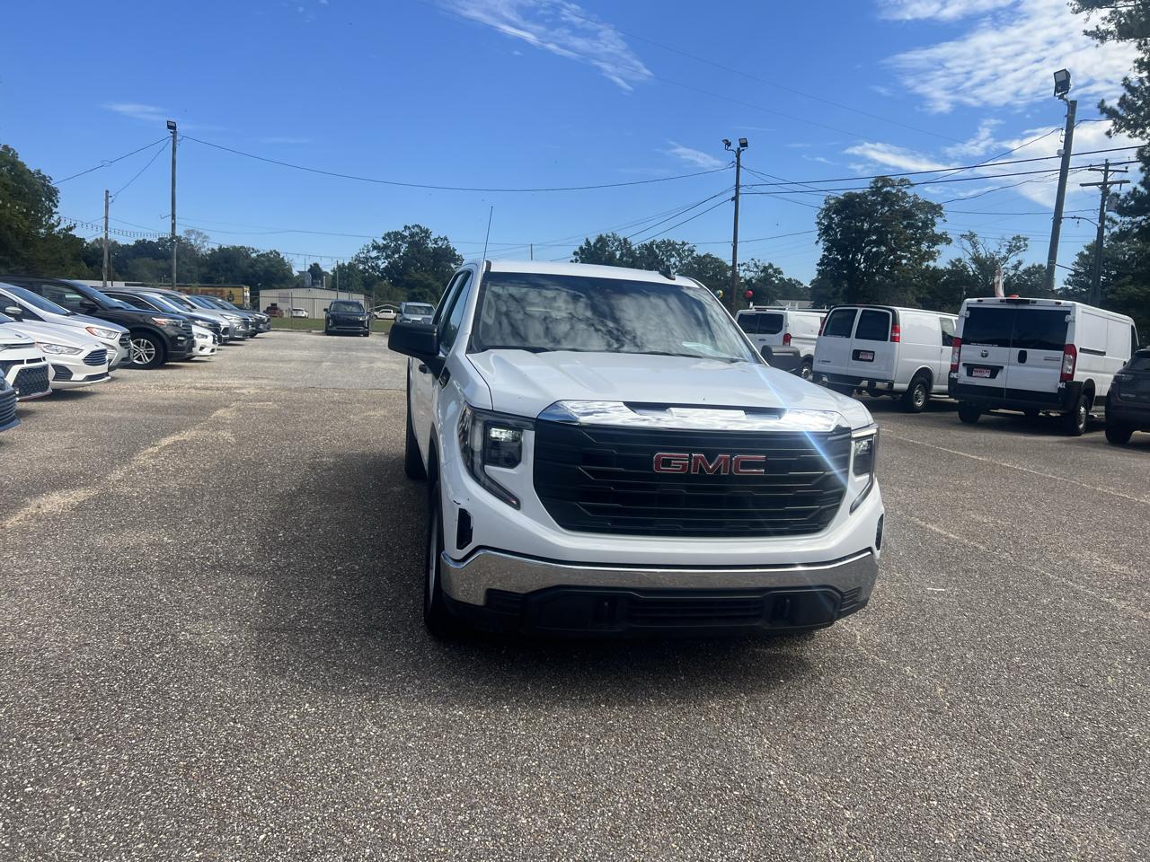 GMC Sierra 1500 2WD Crew Cab 147" Pro 2025