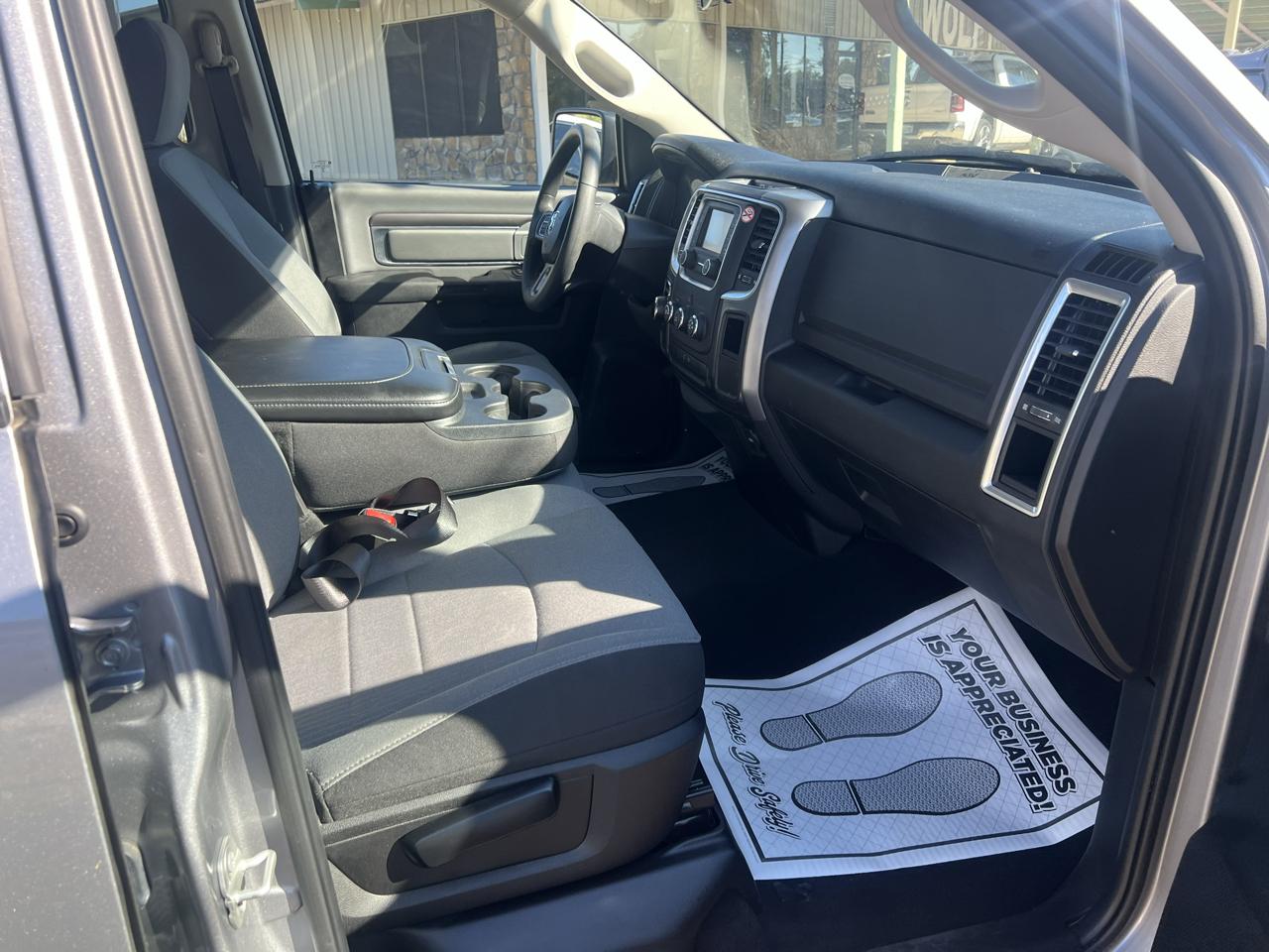 RAM 1500 Classic SLT 4x2 Quad Cab 6'4" Box 2024