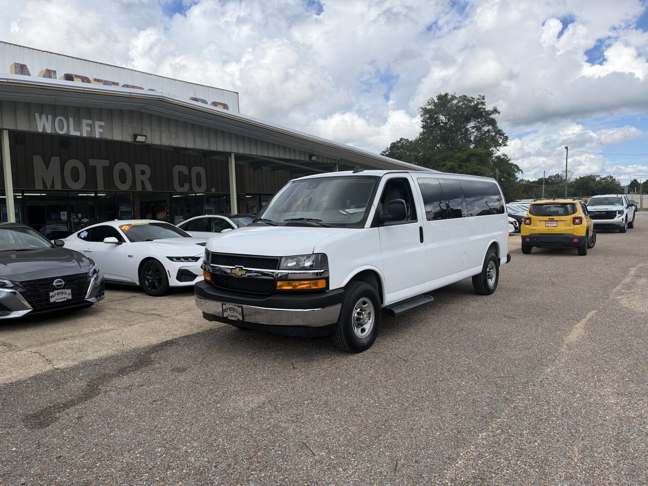Chevrolet Express Passenger RWD 3500 155" LT 2025