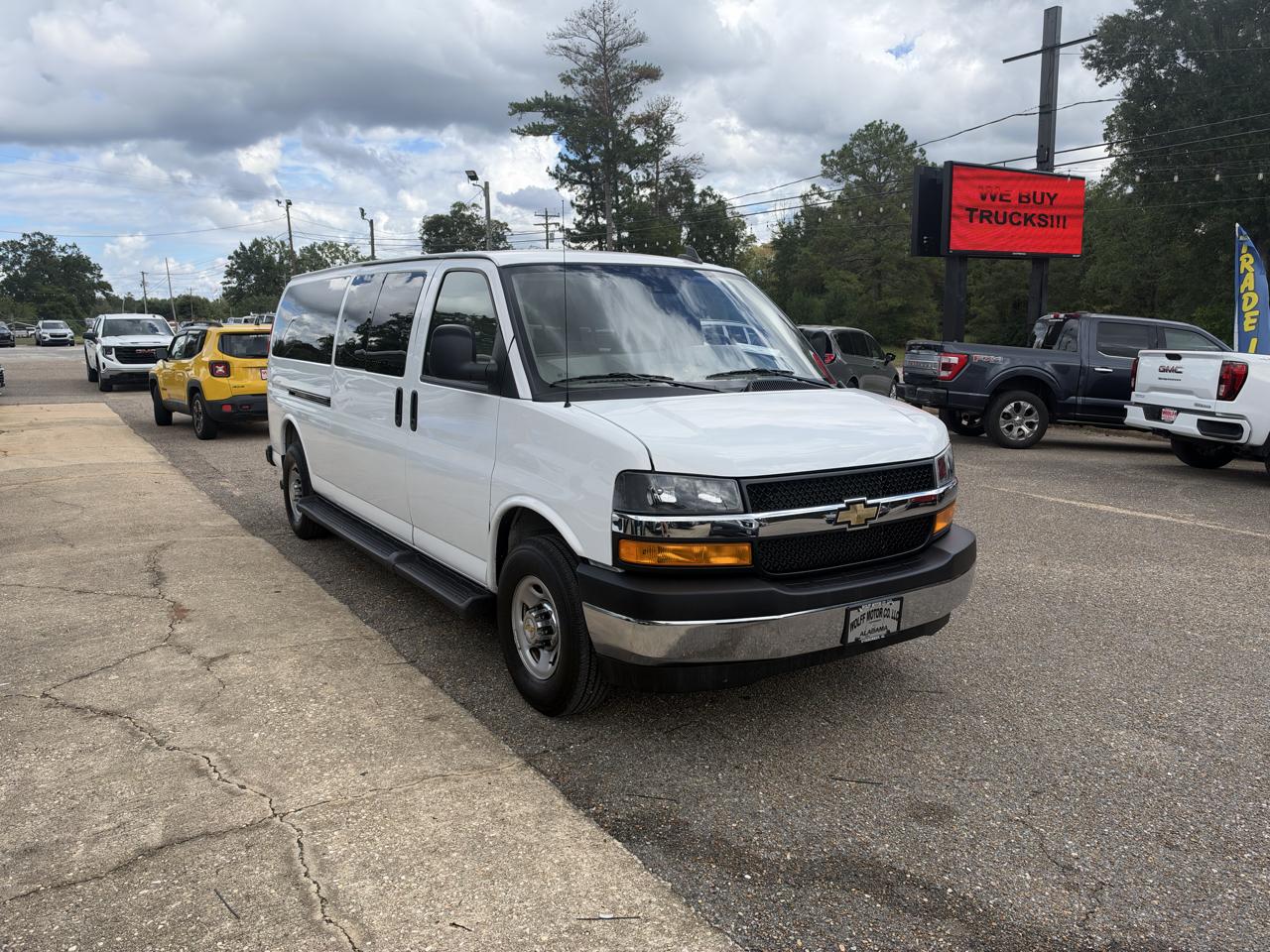 Chevrolet Express Passenger RWD 3500 155" LT 2025