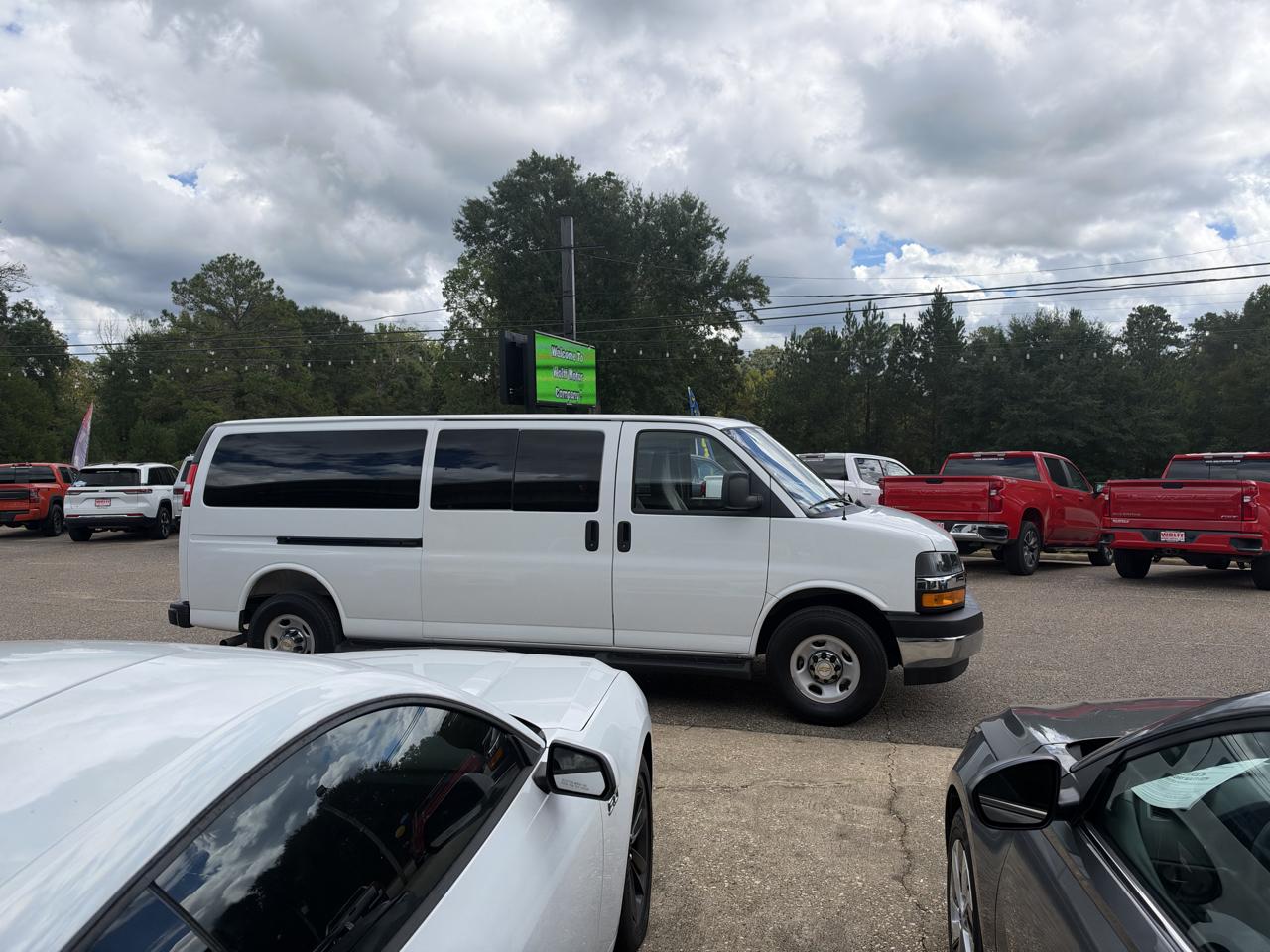 Chevrolet Express Passenger RWD 3500 155" LT 2025