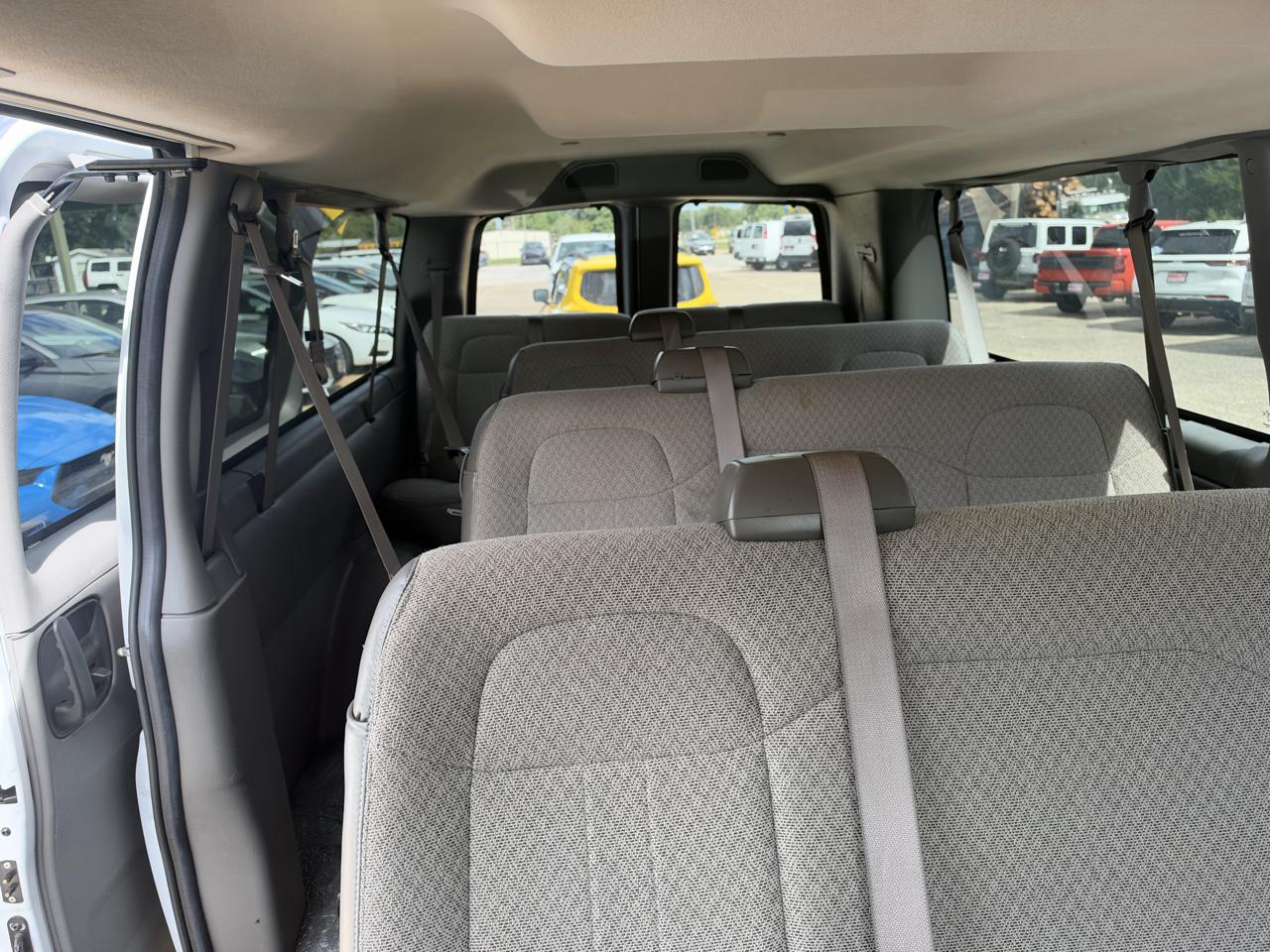 Chevrolet Express Passenger RWD 3500 155" LT 2025