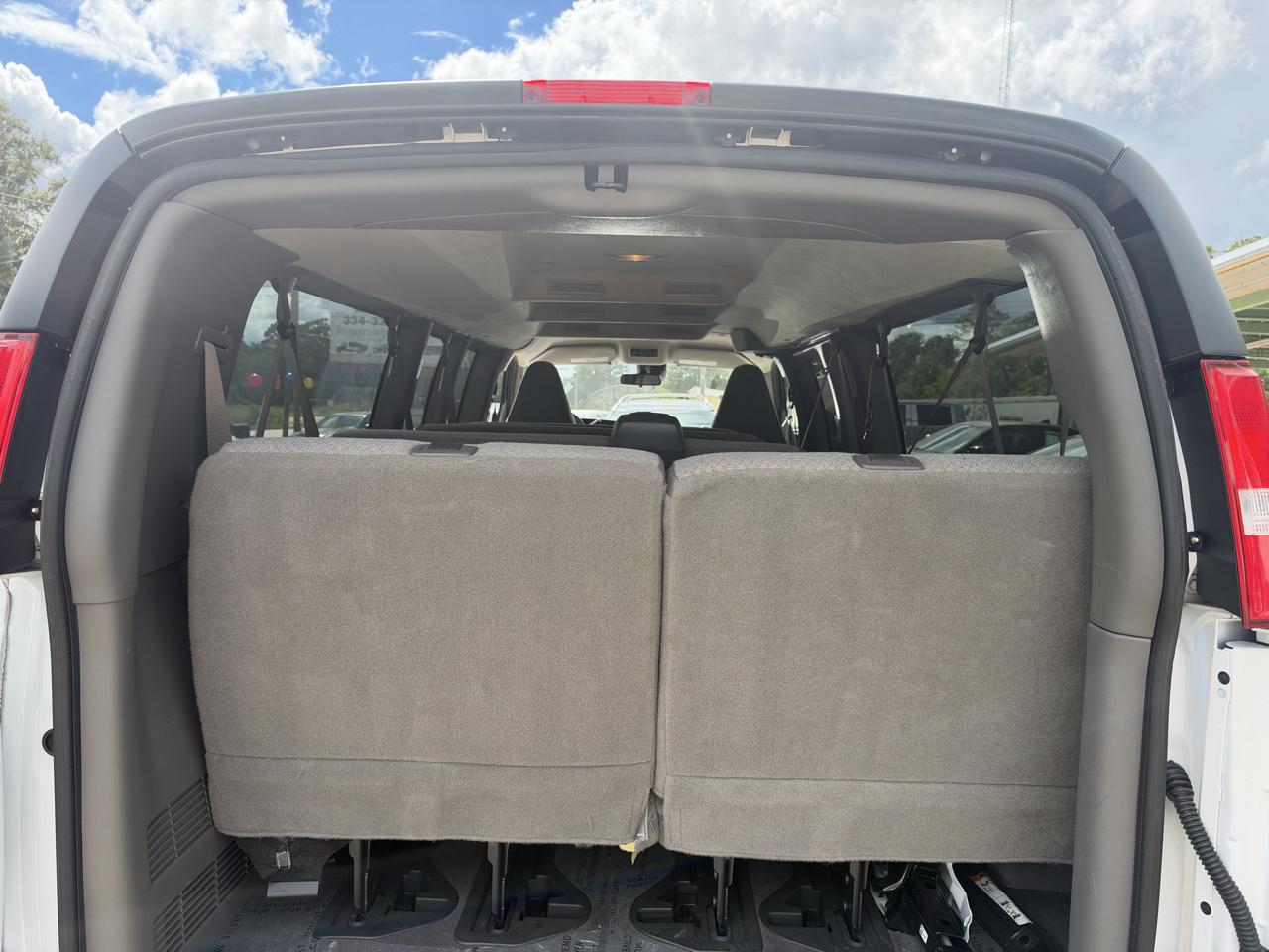 Chevrolet Express Passenger RWD 3500 155" LT 2025