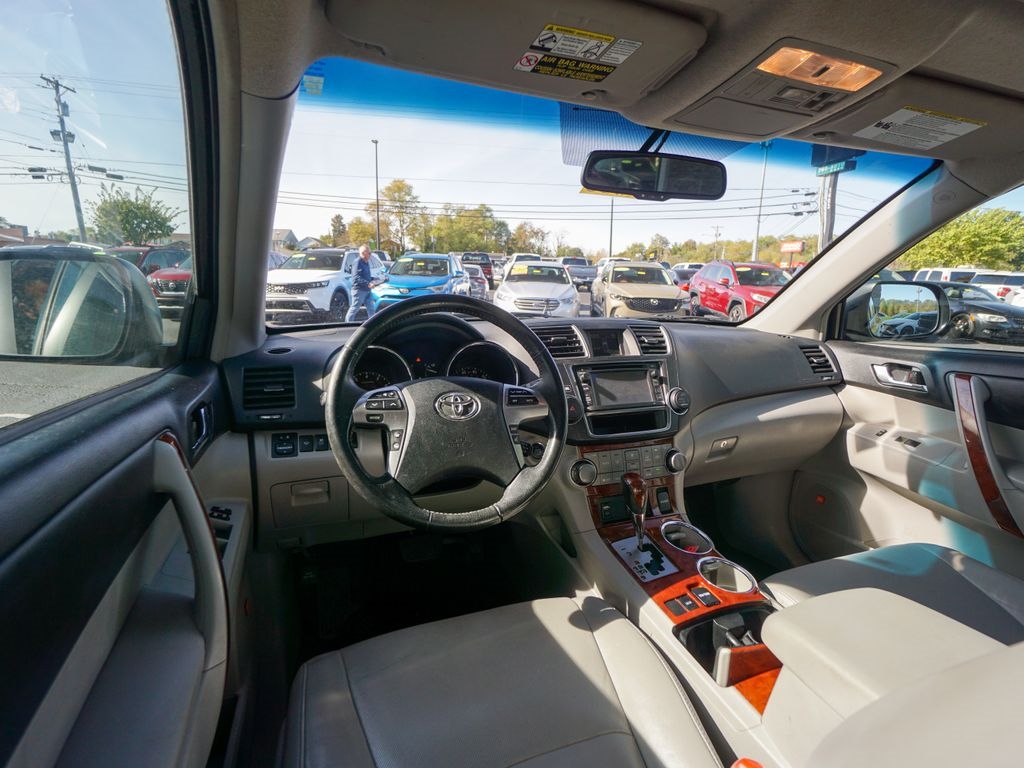 Toyota Highlander  2013