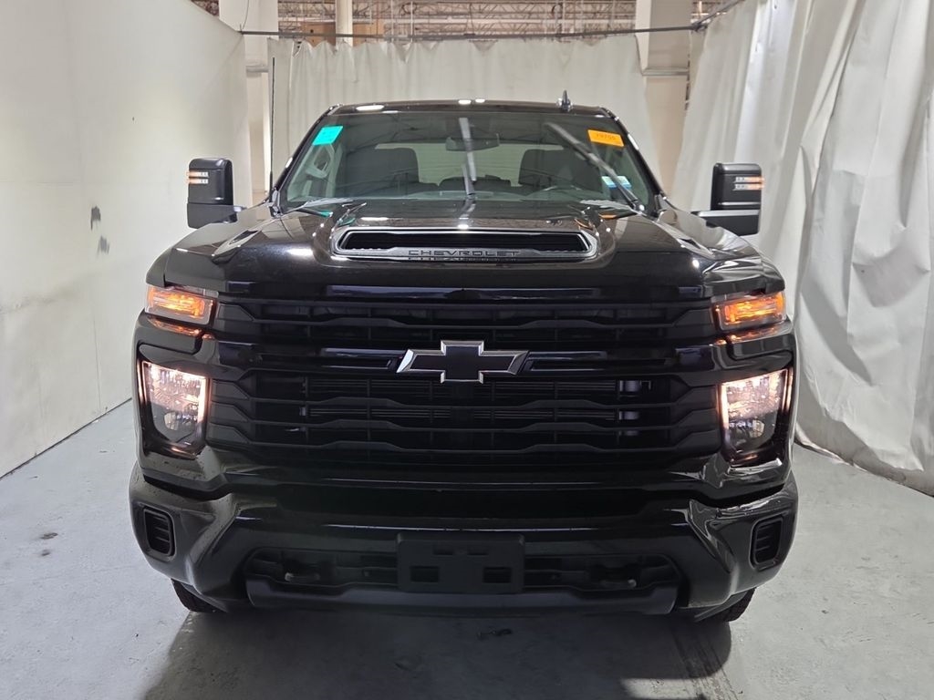 2024 Chevrolet Silverado 2500HD Custom photo 2