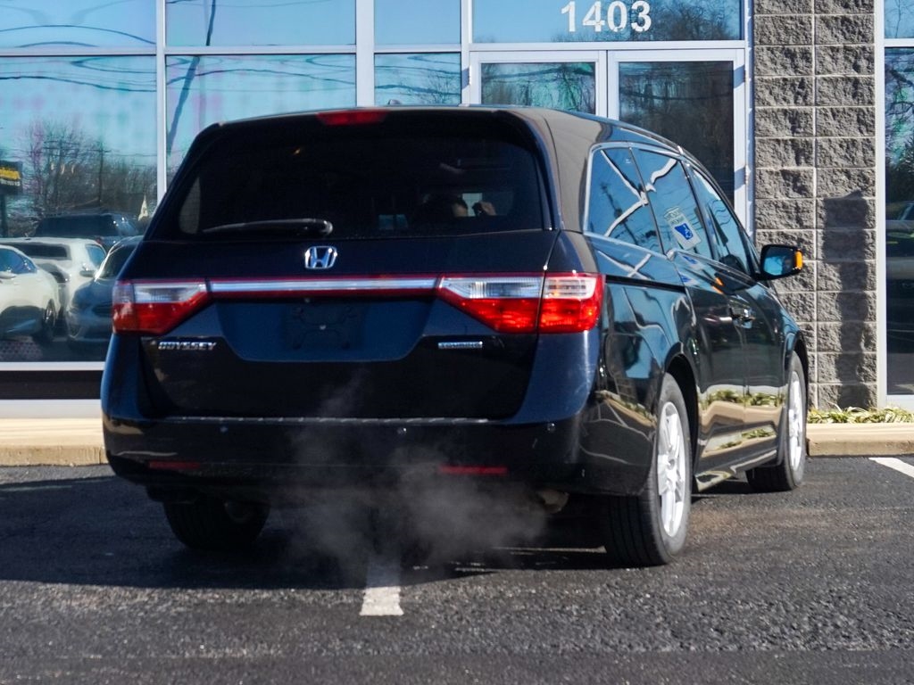 2013 Honda Odyssey Touring photo 2