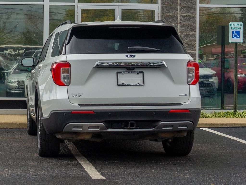 2020 Ford Explorer XLT photo 3