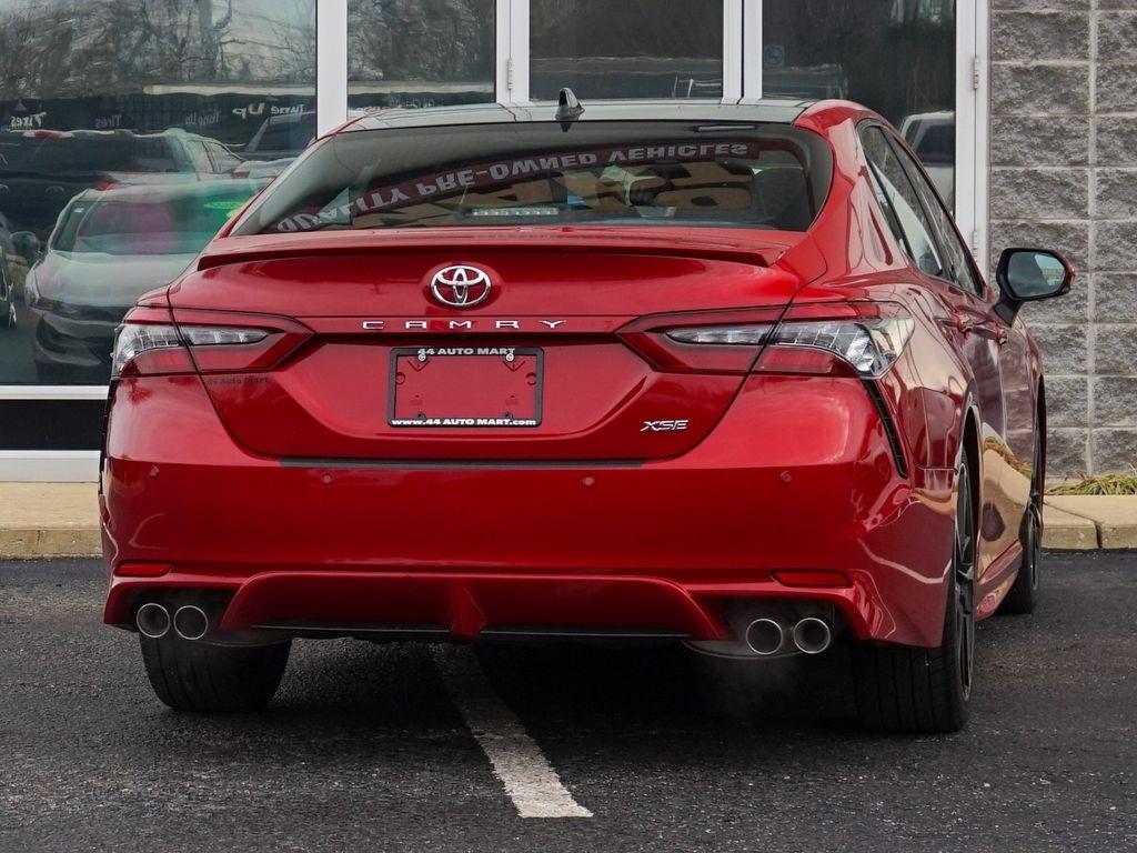 Toyota Camry  2021