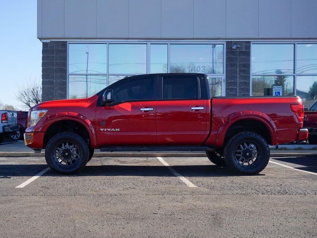 Nissan Titan  2021