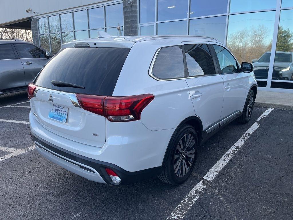 Mitsubishi Outlander  2020