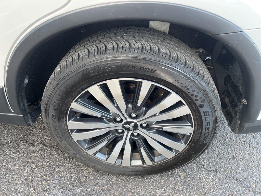 Mitsubishi Outlander  2020