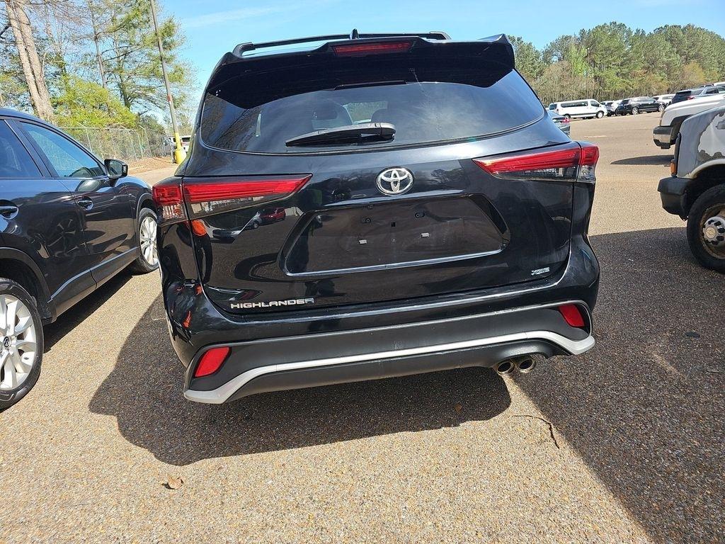 Toyota Highlander  2021
