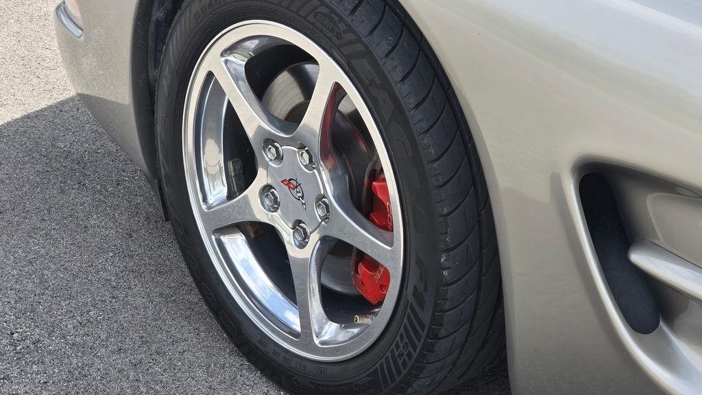 Chevrolet Corvette  2001