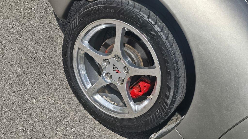 Chevrolet Corvette  2001