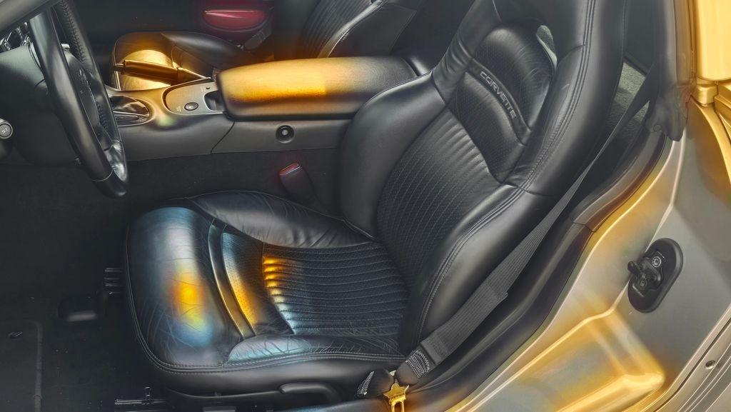 Chevrolet Corvette  2001