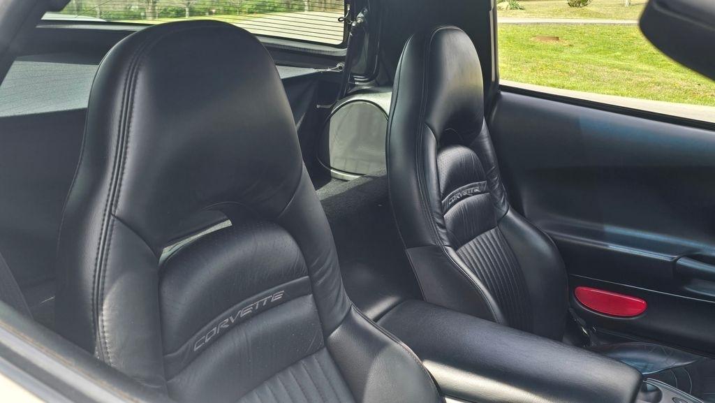 Chevrolet Corvette  2001