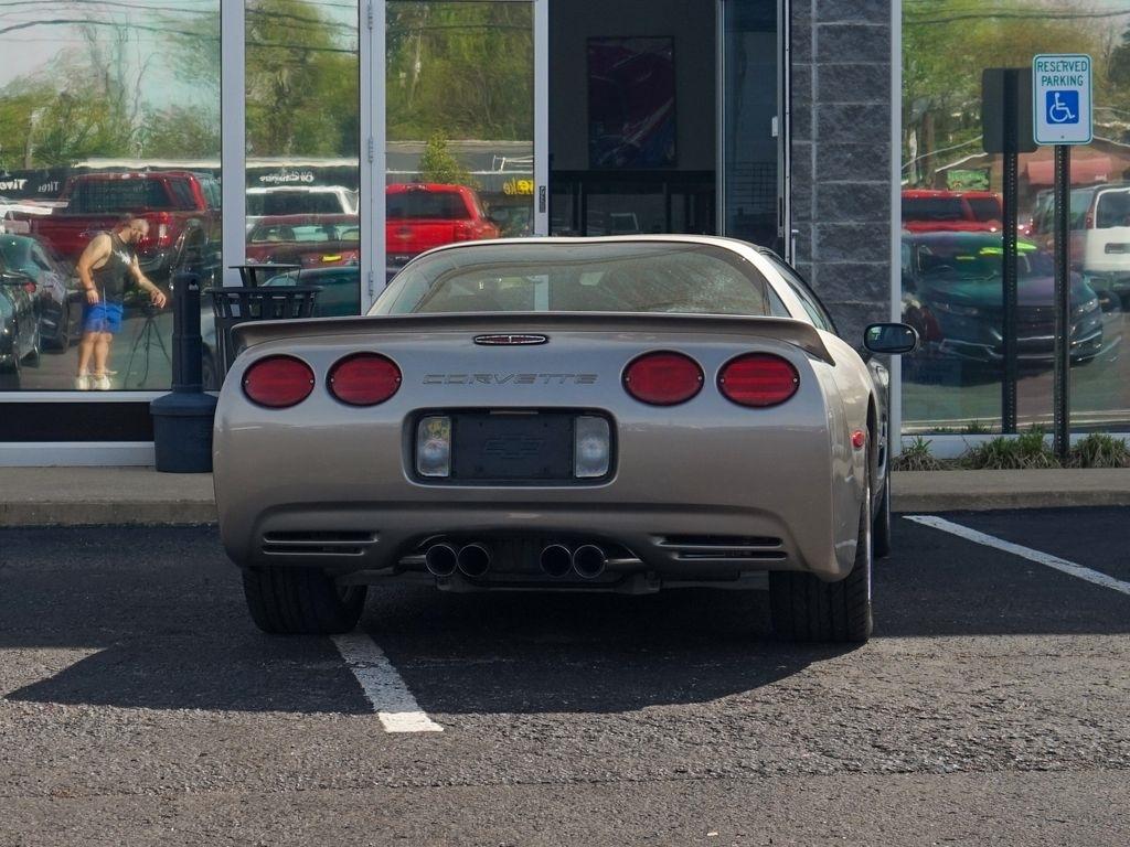 Chevrolet Corvette  2001