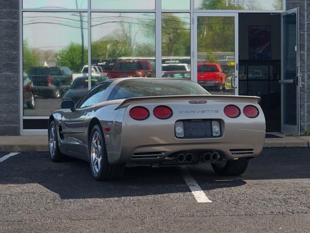 Chevrolet Corvette  2001
