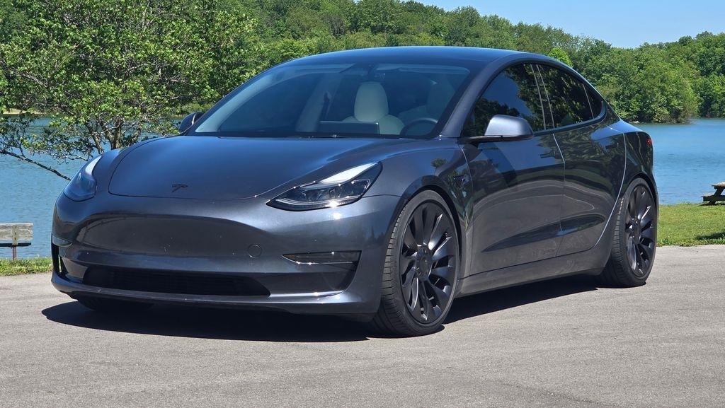 Tesla Model 3  2023