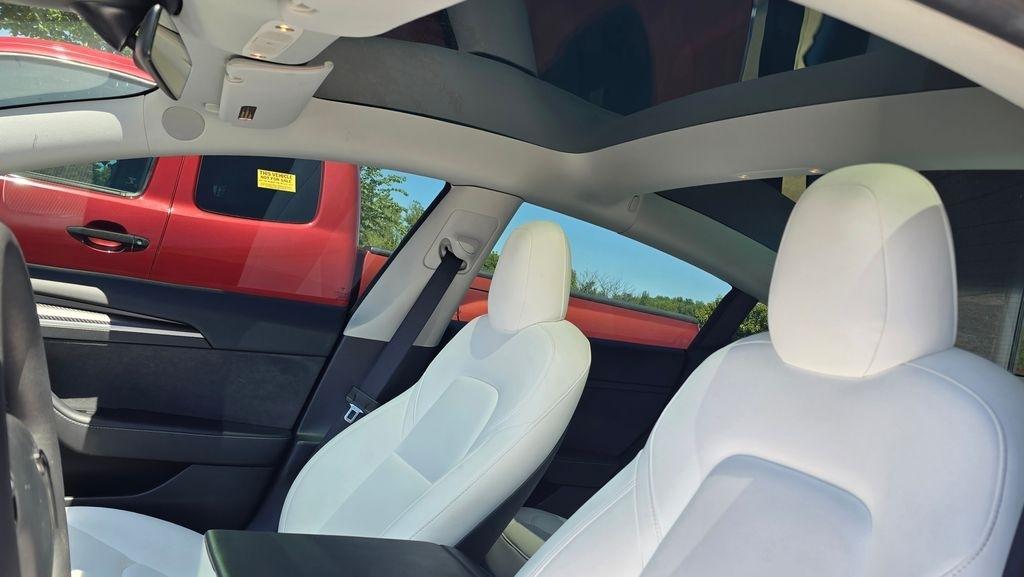 Tesla Model 3  2023