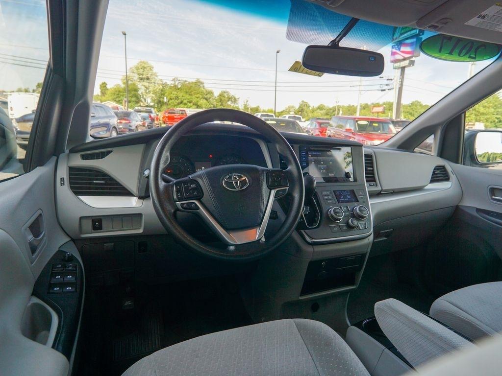 Toyota Sienna  2017