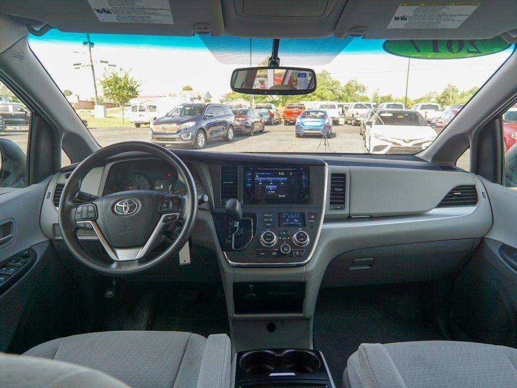 Toyota Sienna  2017