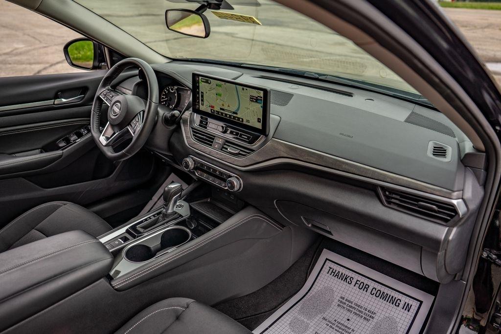 Nissan Altima  2023