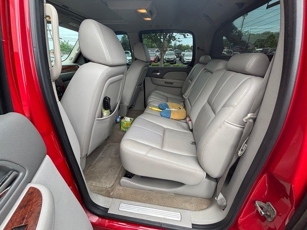 View vehicle photo 7