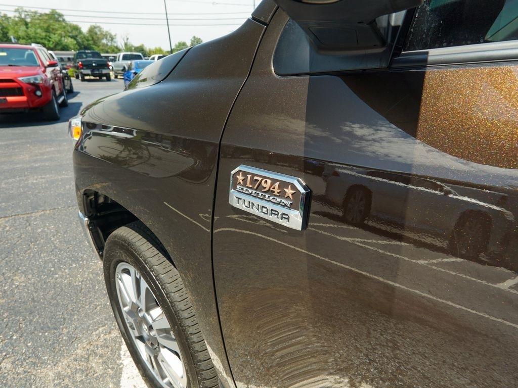 Toyota Tundra  2021