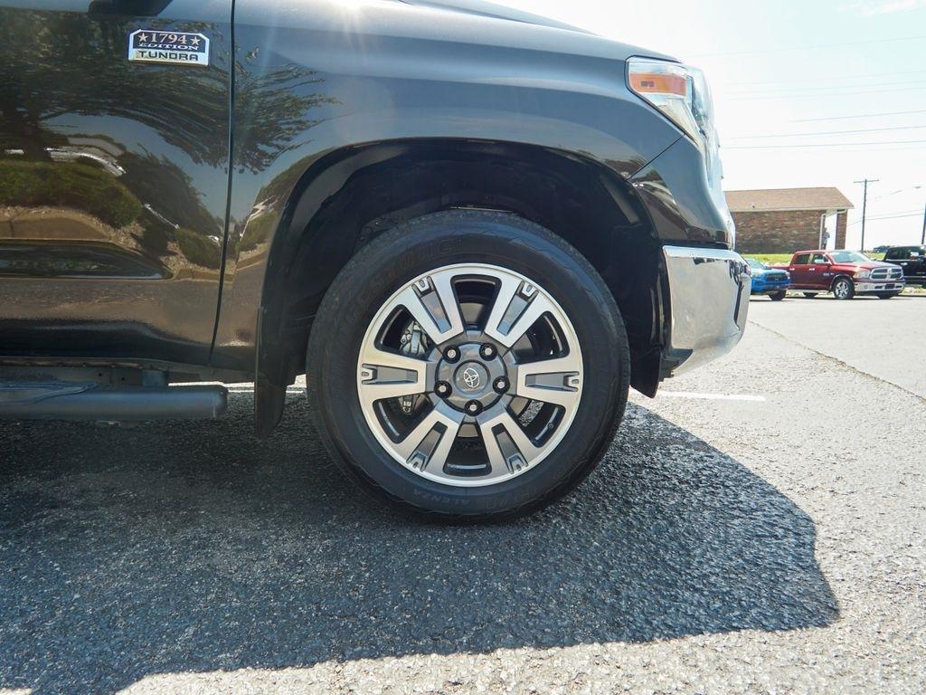 Toyota Tundra  2021