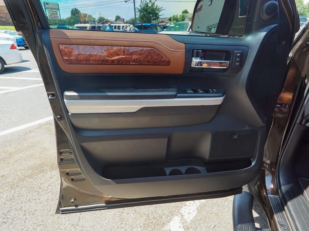 Toyota Tundra  2021