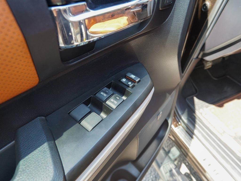 Toyota Tundra  2021