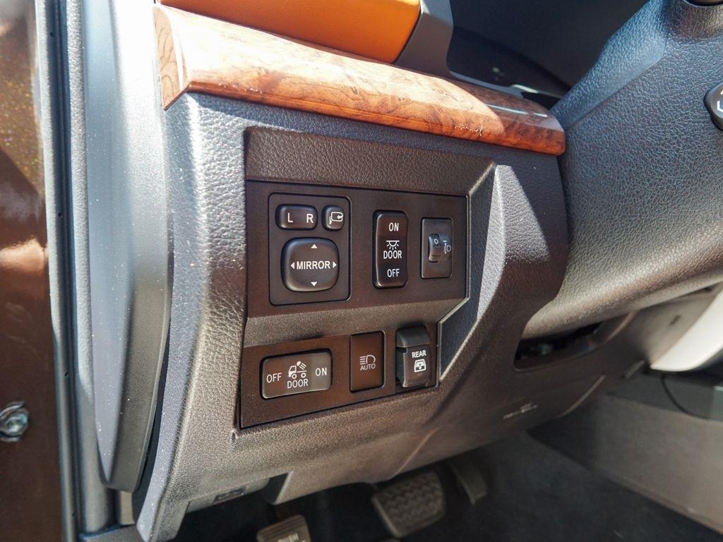 Toyota Tundra  2021