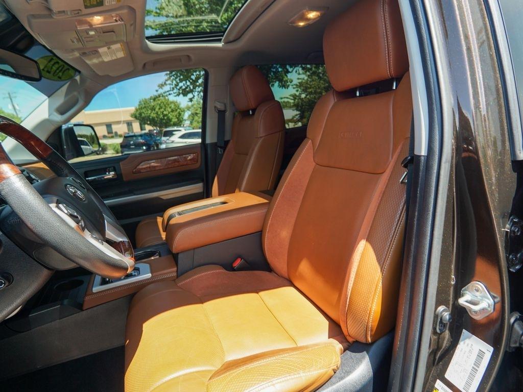 Toyota Tundra  2021