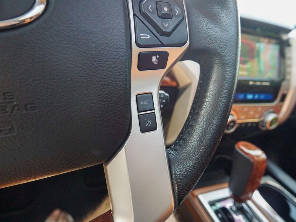 Toyota Tundra  2021