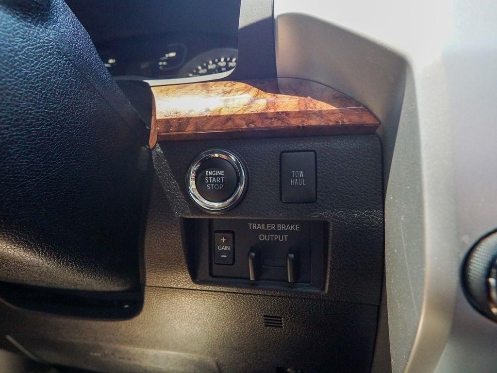 Toyota Tundra  2021