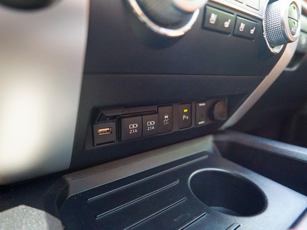 Toyota Tundra  2021
